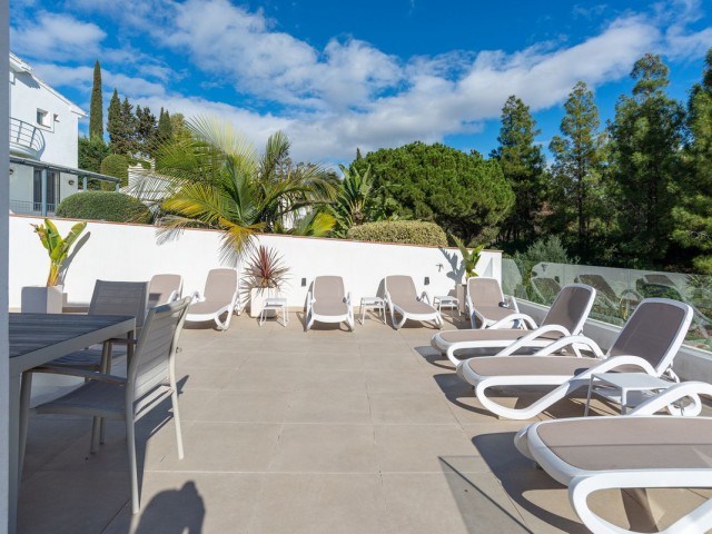Villa con 6 Dormitorios  en La Cala de Mijas