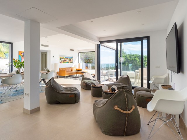 Villa con 6 Dormitorios  en La Cala de Mijas