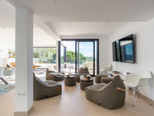 Villa con 6 Dormitorios  en La Cala de Mijas