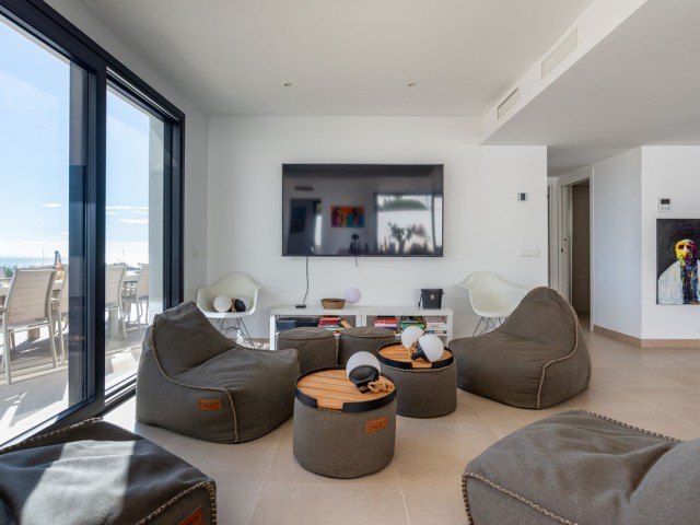 Villa con 6 Dormitorios  en La Cala de Mijas