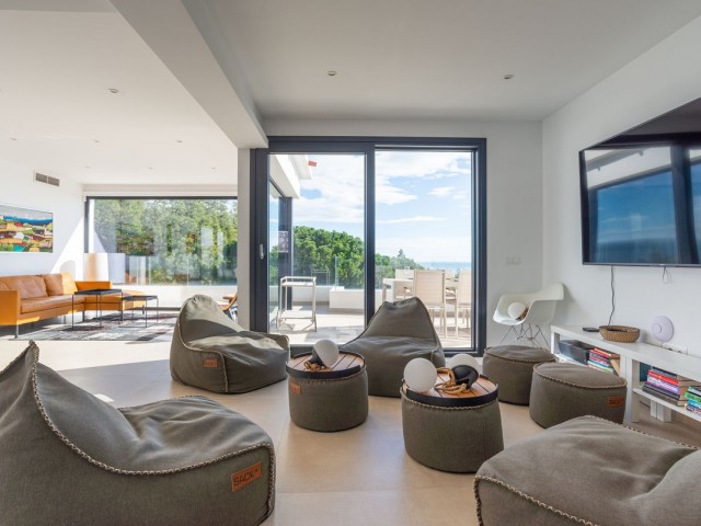 Villa con 6 Dormitorios  en La Cala de Mijas