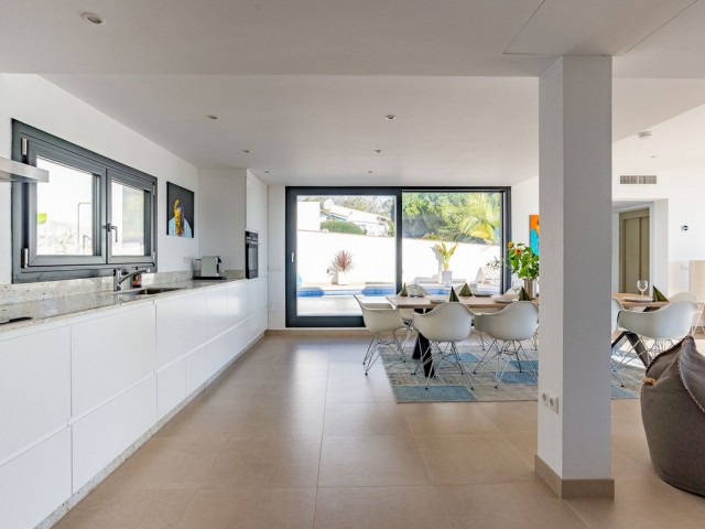 Villa con 6 Dormitorios  en La Cala de Mijas