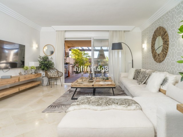 2 Bedrooms Apartment in Nueva Andalucía