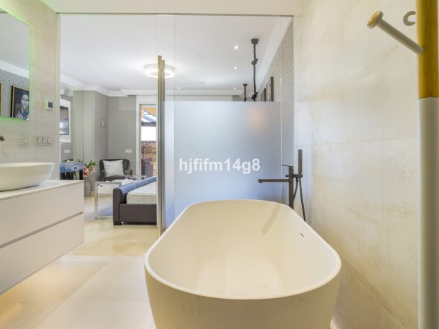 2 Bedrooms Apartment in Nueva Andalucía