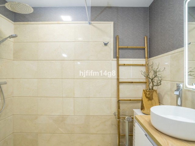 2 Bedrooms Apartment in Nueva Andalucía