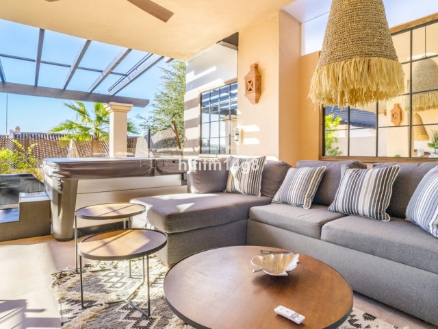 2 Bedrooms Apartment in Nueva Andalucía