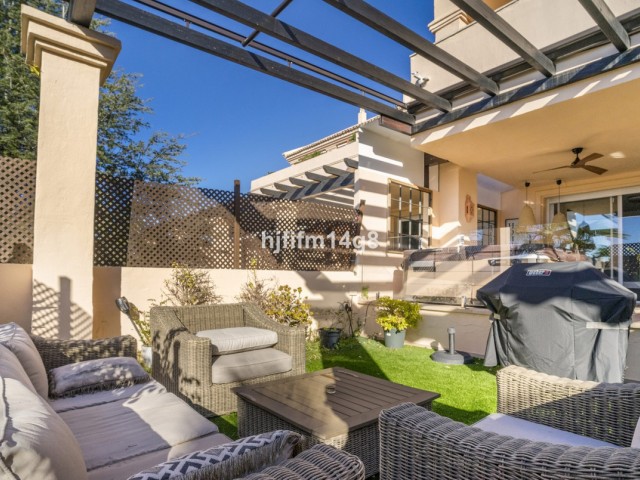 2 Bedrooms Apartment in Nueva Andalucía