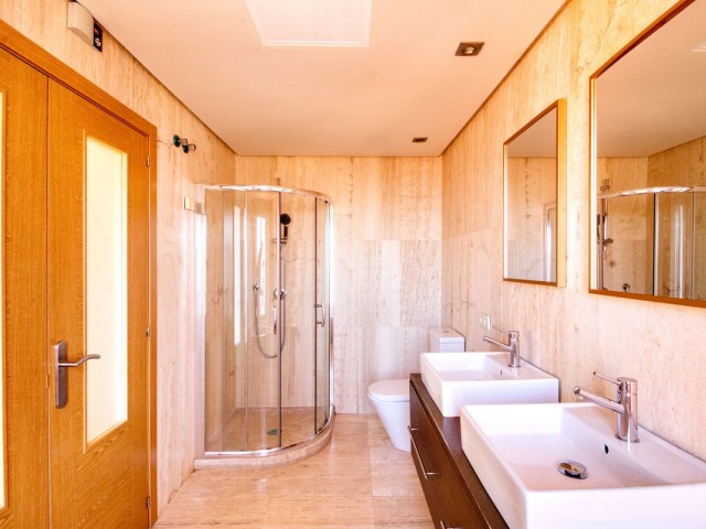 Maison mitoyenne avec 3 Chambres  à Manilva