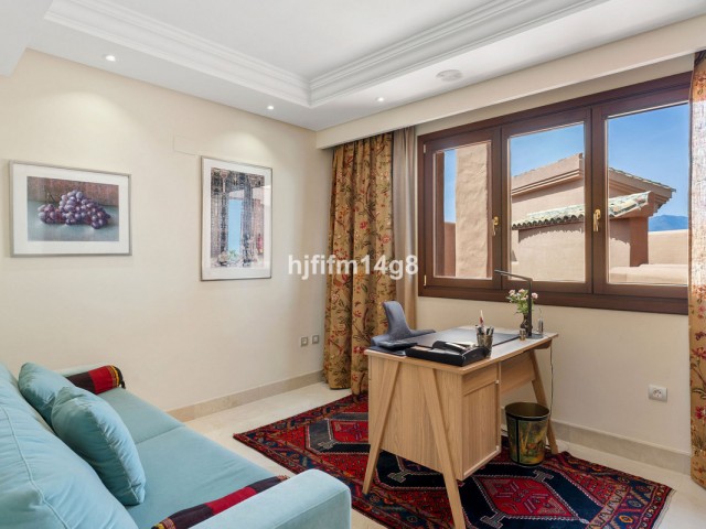 Penthouse in Estepona