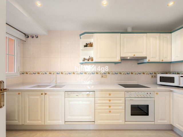 3 Bedrooms Apartment in Nueva Andalucía