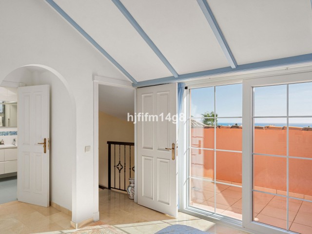 3 Bedrooms Apartment in Nueva Andalucía