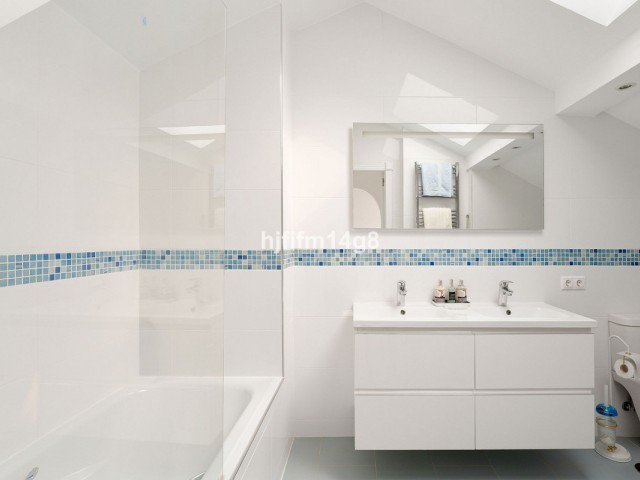 3 Bedrooms Apartment in Nueva Andalucía