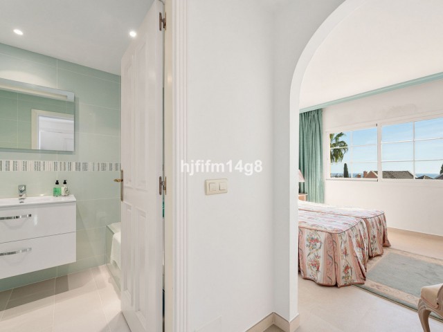 3 Bedrooms Apartment in Nueva Andalucía