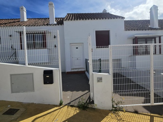 Adosado con 3 Dormitorios  en Doña Julia