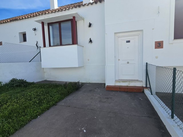 Adosado con 3 Dormitorios  en Doña Julia