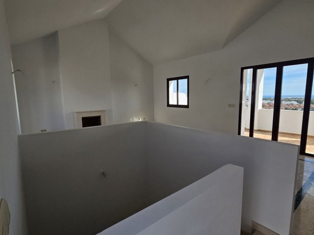 Adosado con 3 Dormitorios  en Doña Julia