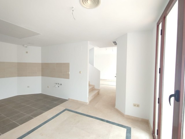 Adosado con 3 Dormitorios  en Doña Julia