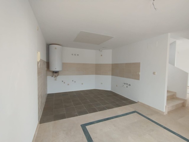 Adosado con 3 Dormitorios  en Doña Julia