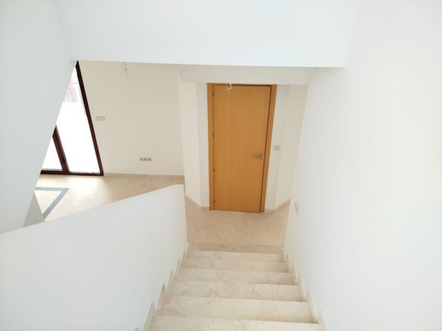 Adosado con 3 Dormitorios  en Doña Julia