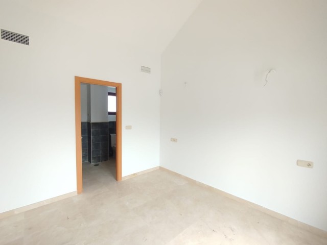 Adosado con 3 Dormitorios  en Doña Julia