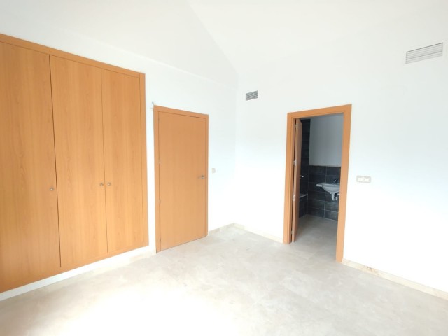 Adosado con 3 Dormitorios  en Doña Julia