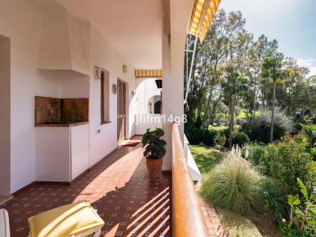 2 Bedrooms Apartment in Nueva Andalucía