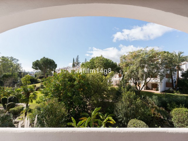 2 Bedrooms Apartment in Nueva Andalucía
