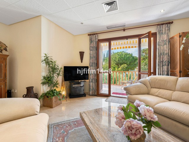 2 Bedrooms Apartment in Nueva Andalucía