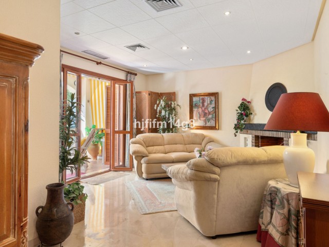 2 Bedrooms Apartment in Nueva Andalucía