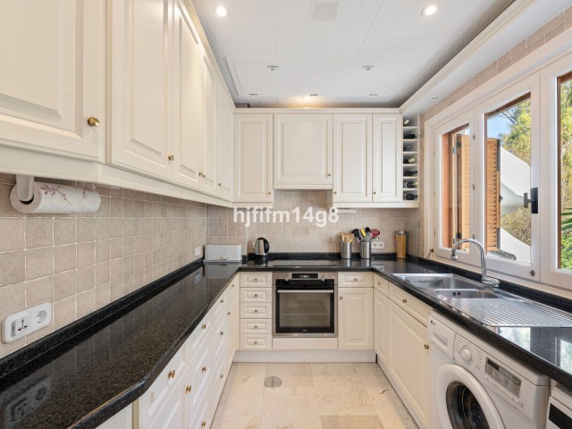 2 Bedrooms Apartment in Nueva Andalucía