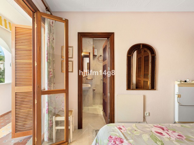 2 Bedrooms Apartment in Nueva Andalucía