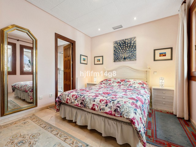 2 Bedrooms Apartment in Nueva Andalucía