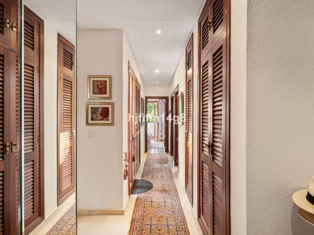 2 Bedrooms Apartment in Nueva Andalucía