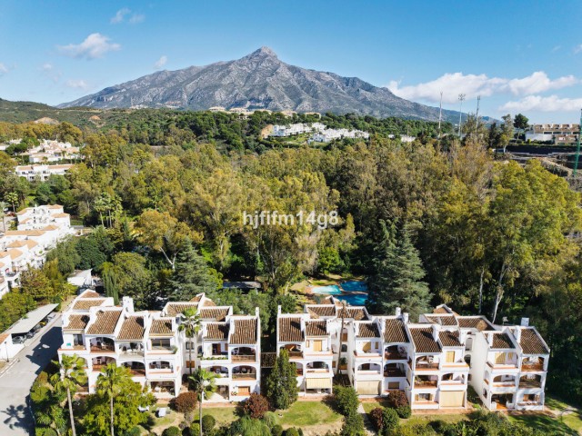 2 Bedrooms Apartment in Nueva Andalucía