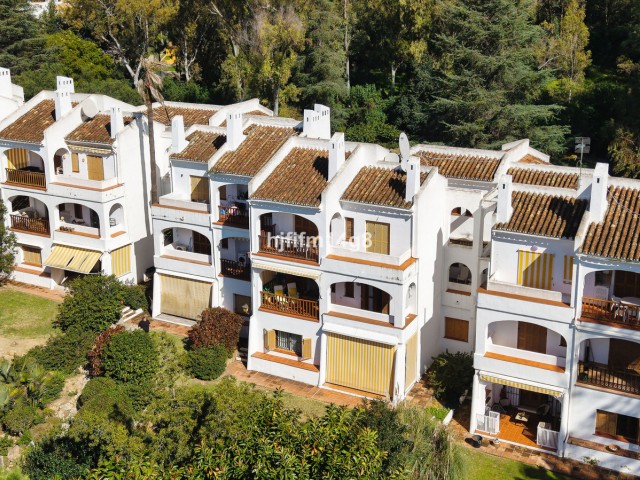 2 Bedrooms Apartment in Nueva Andalucía