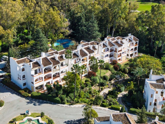 2 Bedrooms Apartment in Nueva Andalucía