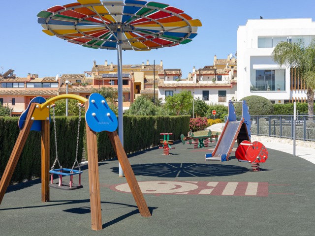 2 Bedrooms Apartment in Estepona