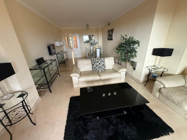 2 Bedrooms Apartment in Elviria