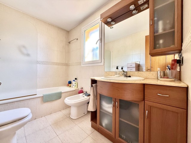 4 Bedrooms Villa in Estepona