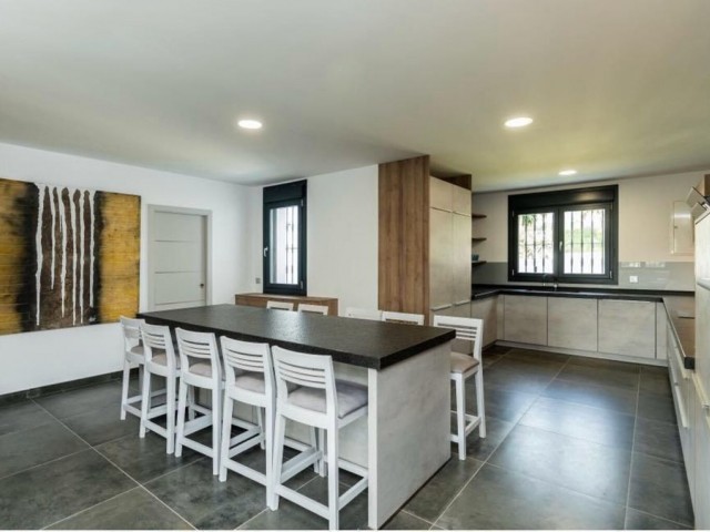 6 Bedrooms Villa in Nueva Andalucía