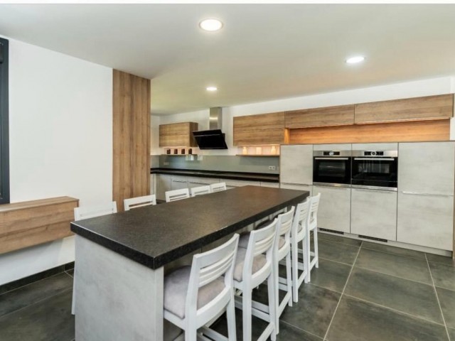 6 Bedrooms Villa in Nueva Andalucía