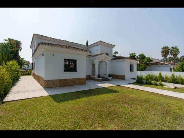 6 Bedrooms Villa in Nueva Andalucía