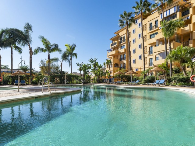 2 Bedrooms Apartment in San Pedro de Alcántara