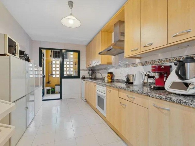 Apartamento con 3 Dormitorios  en San Pedro de Alcántara