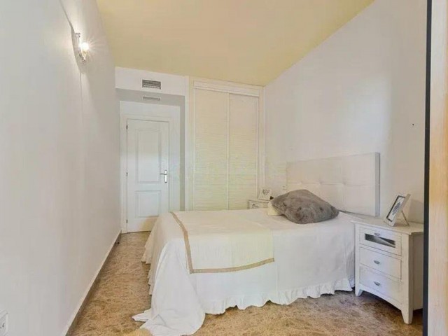 Apartamento con 3 Dormitorios  en San Pedro de Alcántara