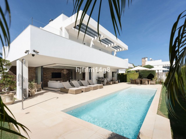 Villa avec 5 Chambres  à San Pedro de Alcántara
