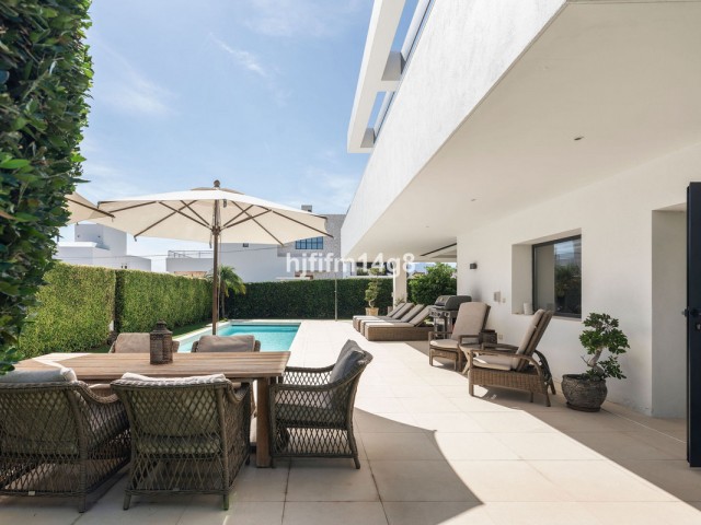 Villa avec 5 Chambres  à San Pedro de Alcántara