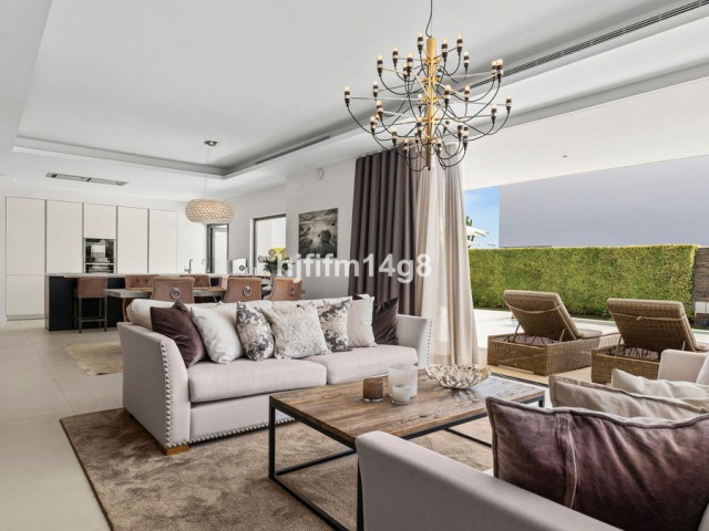 Villa avec 5 Chambres  à San Pedro de Alcántara