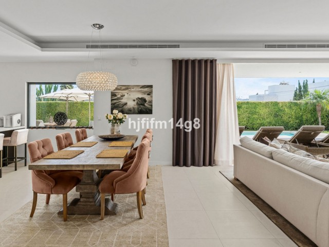 Villa avec 5 Chambres  à San Pedro de Alcántara