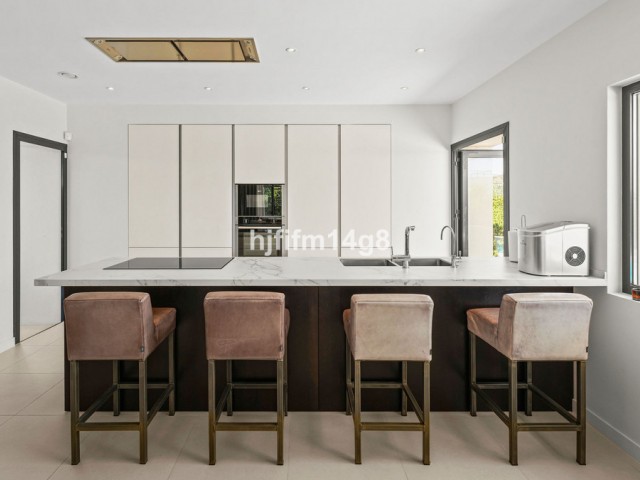 Villa avec 5 Chambres  à San Pedro de Alcántara